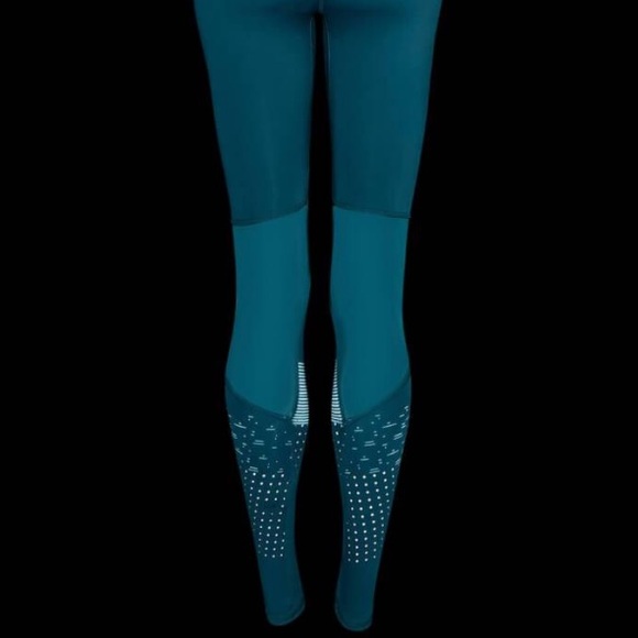 My Protein | Deep teal Velocity reflective sportswear leggings with phone pocket - Picture 3 of 10